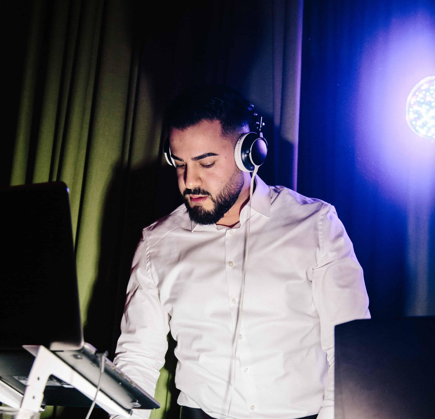 Dj Frankfurt auf einer Firmenfeier Dj legt auf einem Event auf in Frankfurt